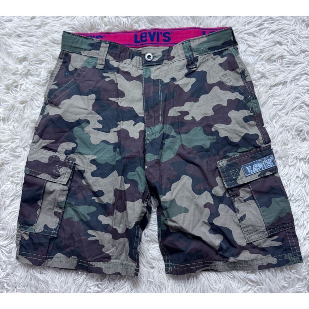 EUC Boys Levi’s Camo Shorts Size 16